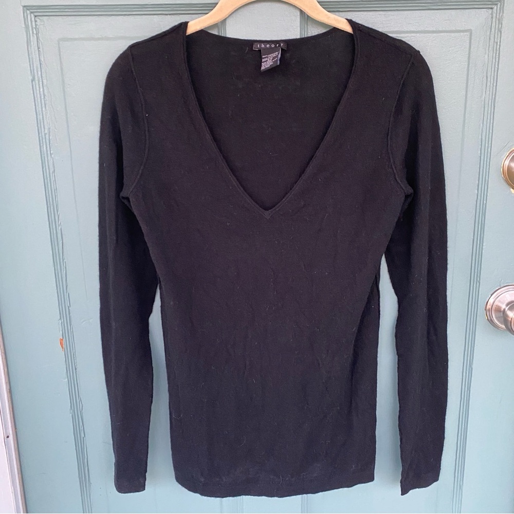 Theory long sleeve v-neck cashmere sweater black S
